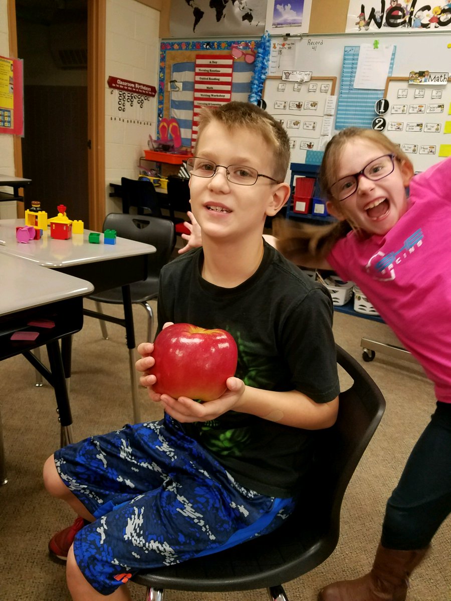 WESMarauders's tweet photo. Getting ready to "apple crunch" across the school! #applesaredelicious  #waynecounty @emsaxby @graciemazzullo @WCSMarauders @Cornell https://t.co/h9m8kG1cvj