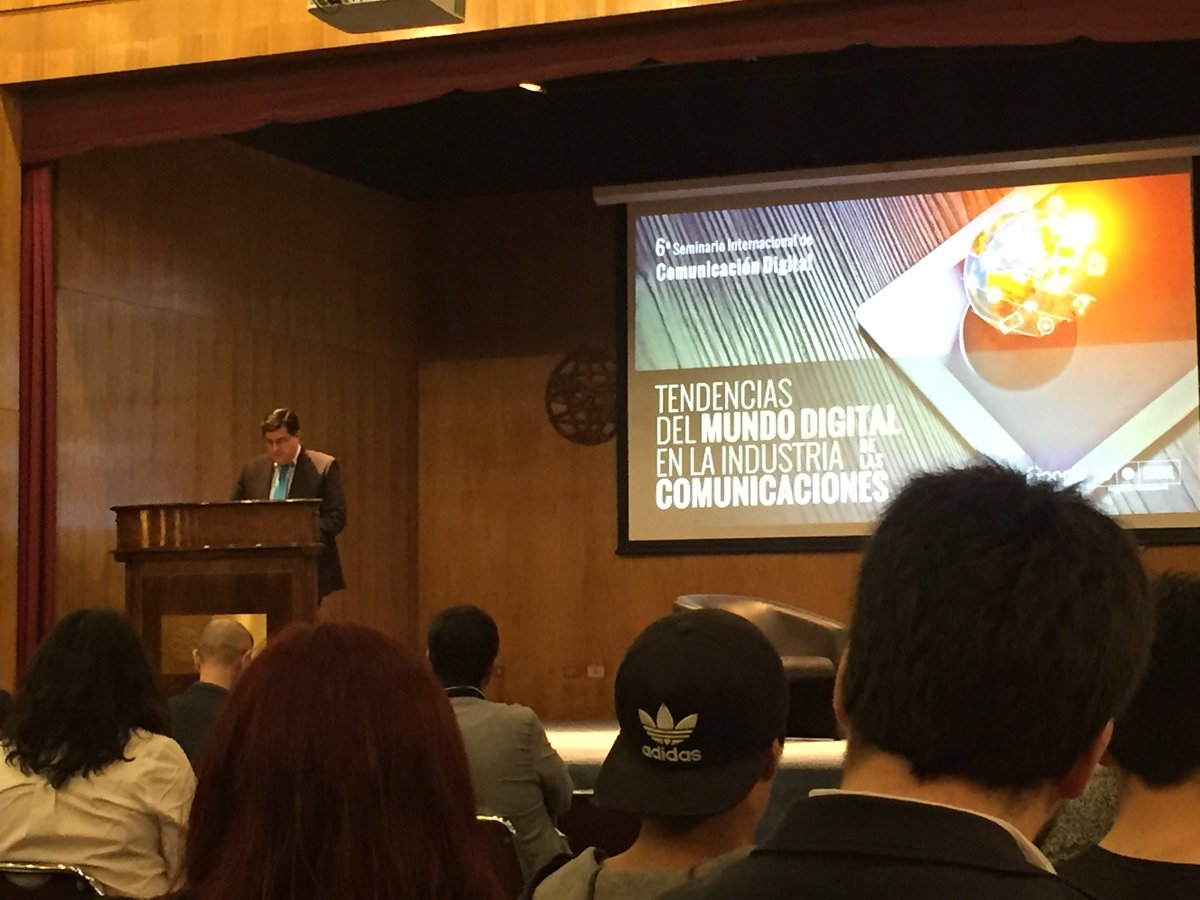 PrompterInABox's tweet photo. @FacomUcen No se vería mejor q el director d la escuela de periodismo mirara al público en vez de un papel??? Prompter In A Box, la solución https://t.co/Y05xpQMbEU