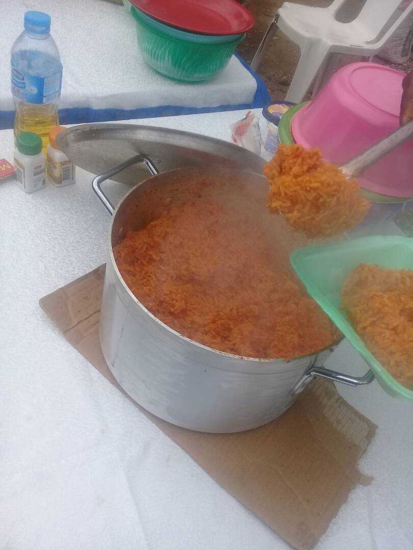 PanAfricare_Ng's tweet photo. @UpgradeToGas @cookstoves @NLPGA @mccann_health @UpgradeToGas cooking this Hot Jollof rice with LPG was 25 minutes faster than charcoal @Marapolsa @Marapolsa @itshelenpaul @NLPGA https://t.co/0fdbiJIW1O