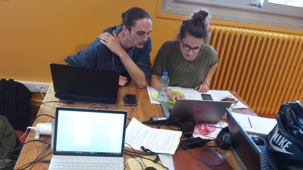 Ça bosse, ça bosse sur le BMC, ça bouillonne d'idées <a href="/Drive2Home/">Drive2Home</a>, @MySocialCop, <a href="/VegaShare/">ULI Ltd.</a>. Le Business Model Canvas avance bien ! #DIGISUPLELAB