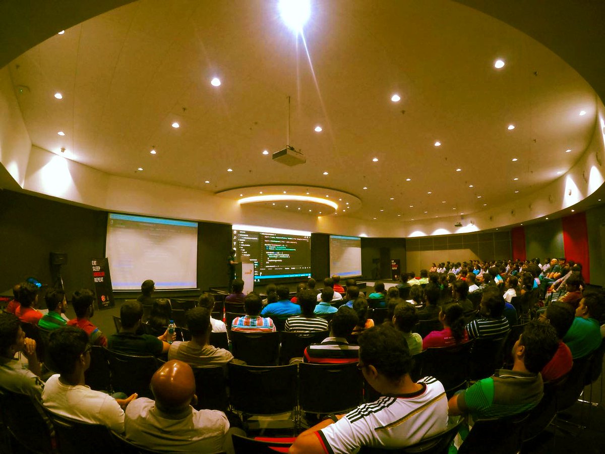 colomboangular's tweet image. Thank you Aruna Jayathilaka for today's first presentation about the cool new features in #angular! #meetup
