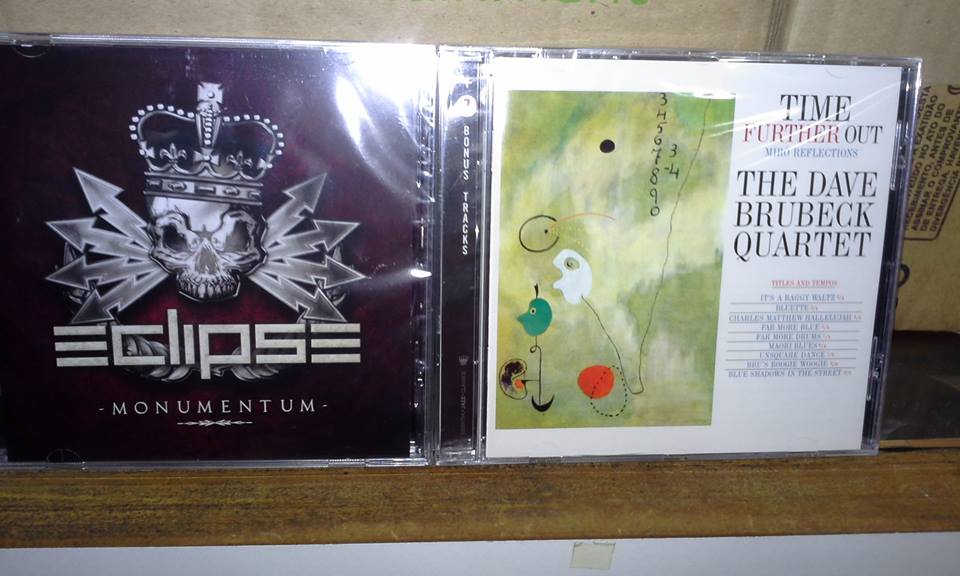 LojaZeppelin's tweet photo. A Zeppelin importa CDs, DVDS e Blu-Ray de qualquer estilo. https://t.co/efXLssLwAO  Faça a sua  encomenda também! https://t.co/W1TdWY0I4u