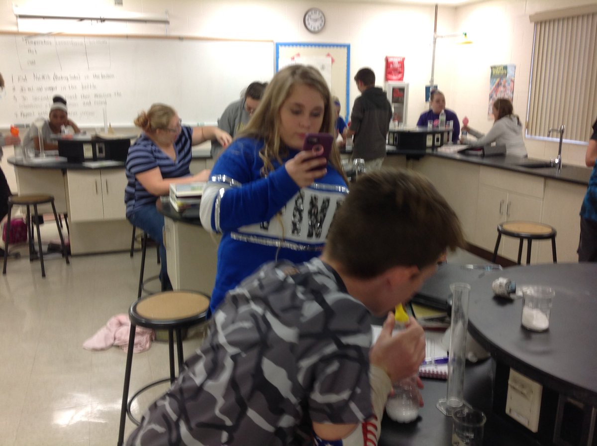 SandyPopeLMS's tweet photo. Using lab evidence to prove that reactivity is affected by thermal energy #bearcatscience #crmsbearcats https://t.co/uqRagmLnMG