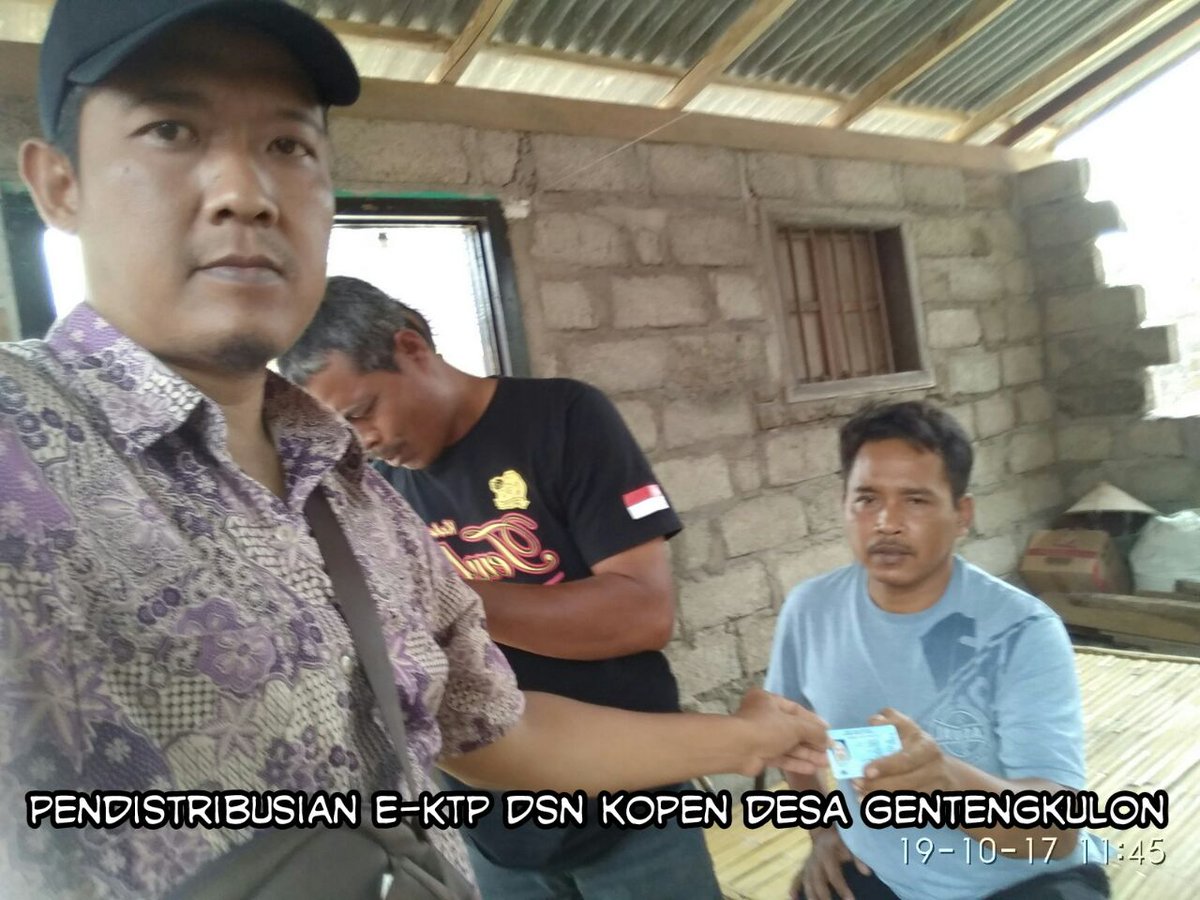 "497 buah KTP-El Tercetak di Kantor <a href="/a_azwarnas/">Abdullah (Azwar Anas)</a> "Kadus Kopen langsung Antarkan ke Rumah Warganya <a href="/a_azwarnas/">Abdullah (Azwar Anas)</a> <a href="/ChoirilYudaw/">Choiril Ustadi Y</a> <a href="/banyuwangi_kab/">Kabupaten Banyuwangi</a>