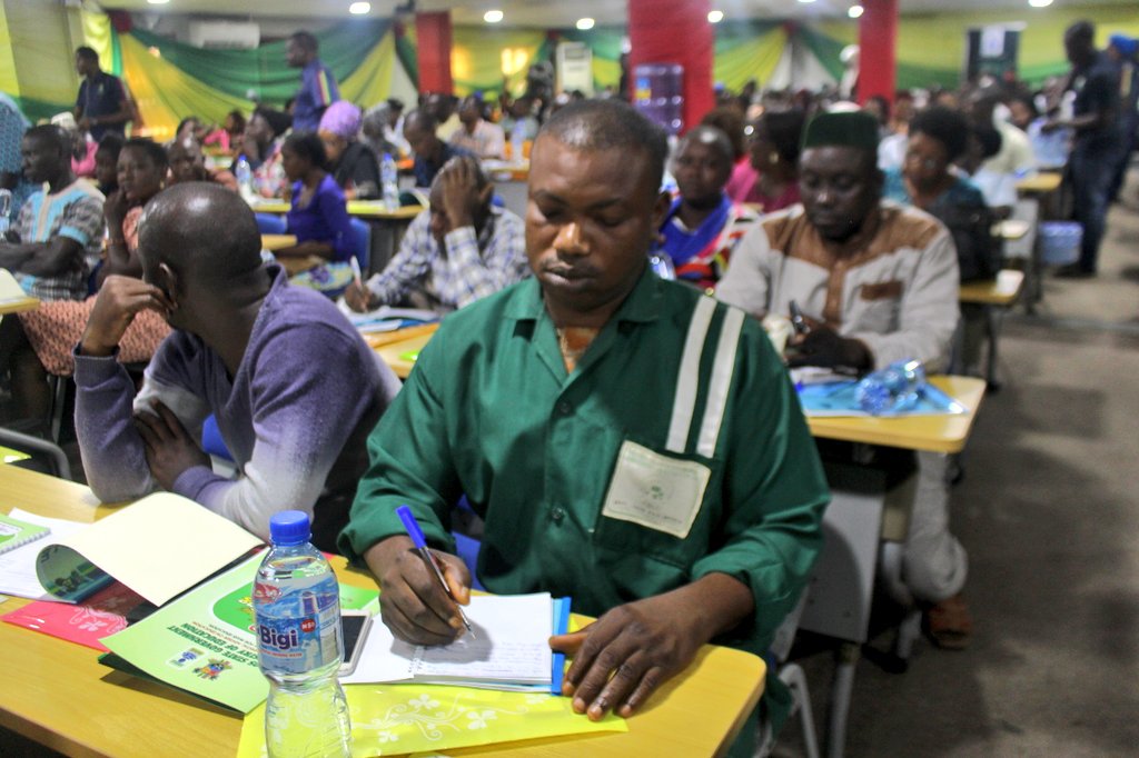 enviupdatelasg's tweet photo. @felabankolemoh the government has initiated partnerships With religious organizations as well as NGOs, market & mechanic associations, 2/3 #LagosIsLearning https://t.co/GIoIkkVudn