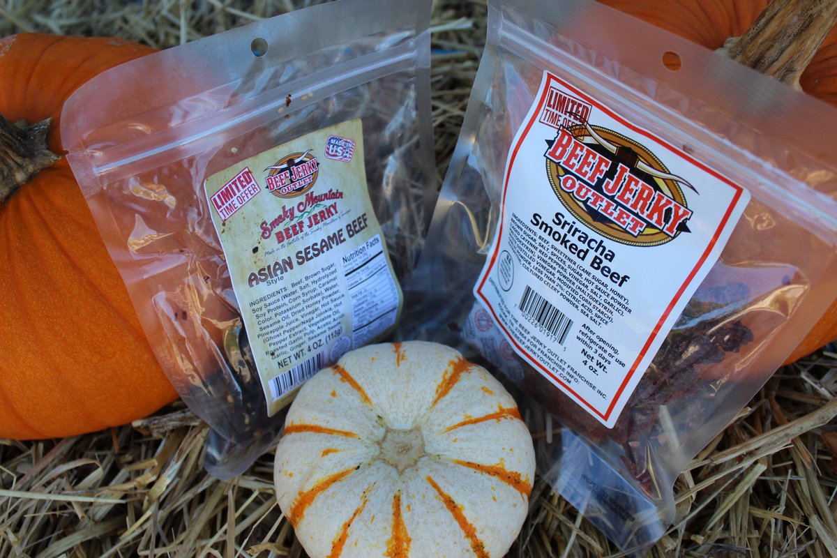 beefjerkyexp's tweet photo. Have you tried our limited time flavors yet! Is Asian Sesame Beef or Sriracha Beef your favorite?#day65 #100daysofjerky #LTO #sriracha https://t.co/H1DSDvKjxH
