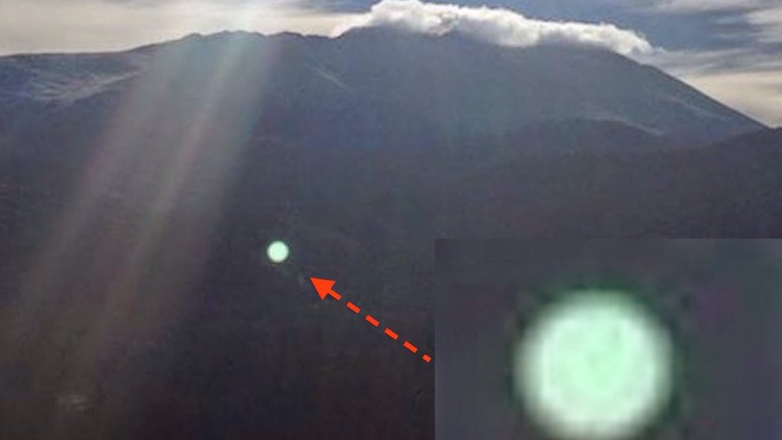 UFOsightingss's tweet photo. Police Investigate UFO's Above Colorado! https://t.co/JVBOFuQIPj