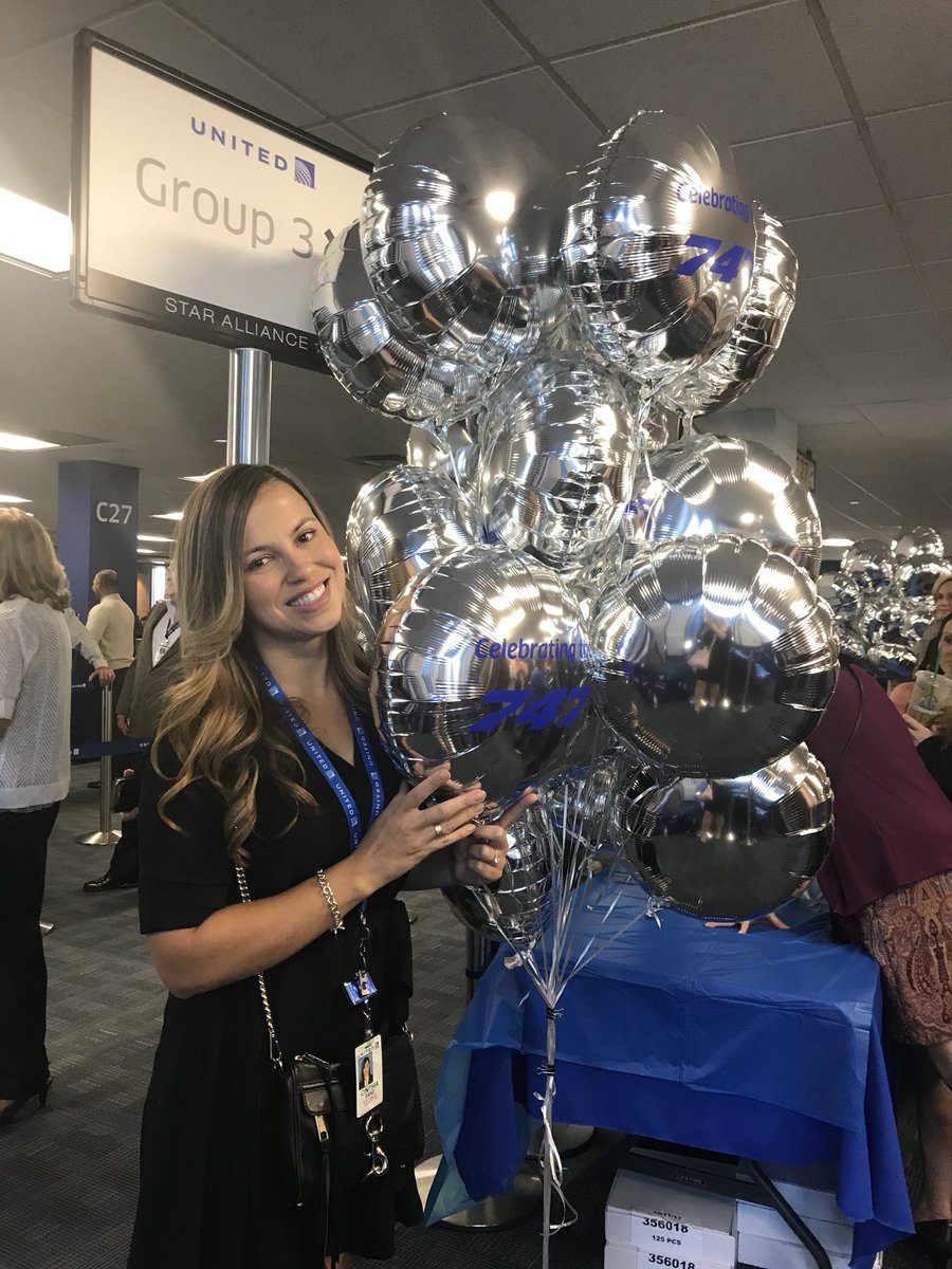cinthiawalker18's tweet photo. Bidding farewell to the Queen of the Skies at IAD today ✈️💙 #farewellua747 @weareunited @SharonGrantUA @smorrissey703 @Lennon2jen https://t.co/w82GwjPtRH