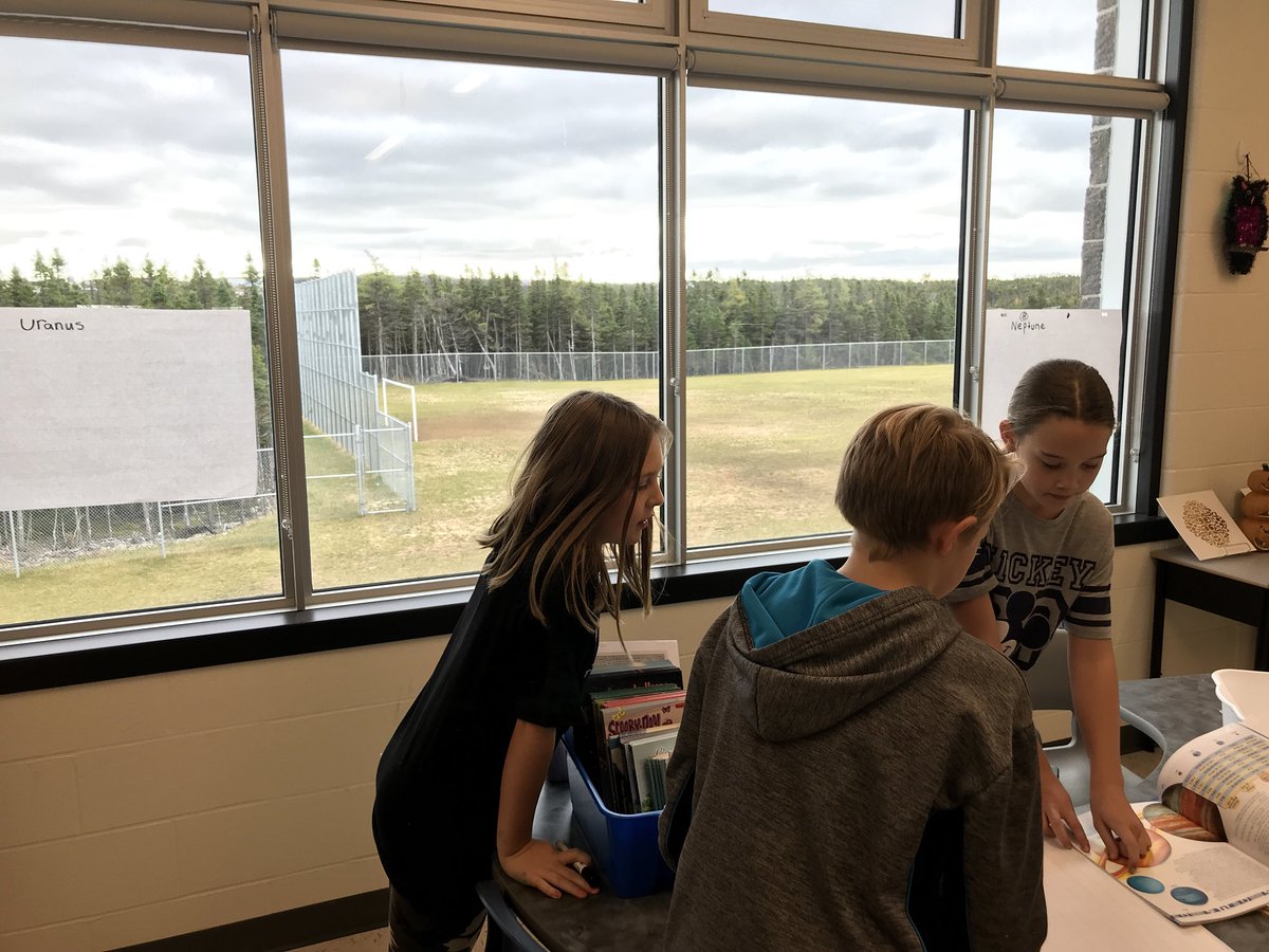 MmeMatchim's tweet photo. French (note taking) and science (space)🔬 #crosscurricular #carouselwalk @OctagonPond @NLESDCA https://t.co/7vae9ebSUa