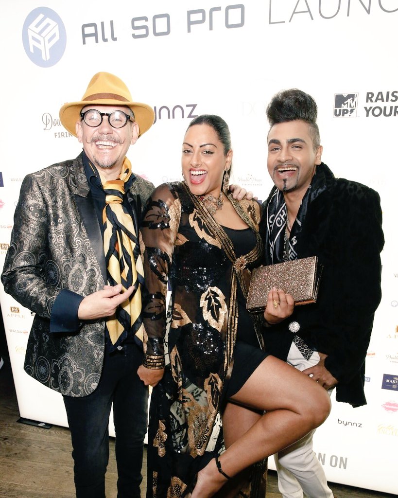 JayKamiraz's tweet photo. FAB @allsopro launch with @EmmaSemento
@PhotoAndyBarnes
#MyFabulousophy #AllSoPro #Celebrity #Endorsement #Luxury #Brands #BrandEndorsment https://t.co/PGLrzTrHJ2