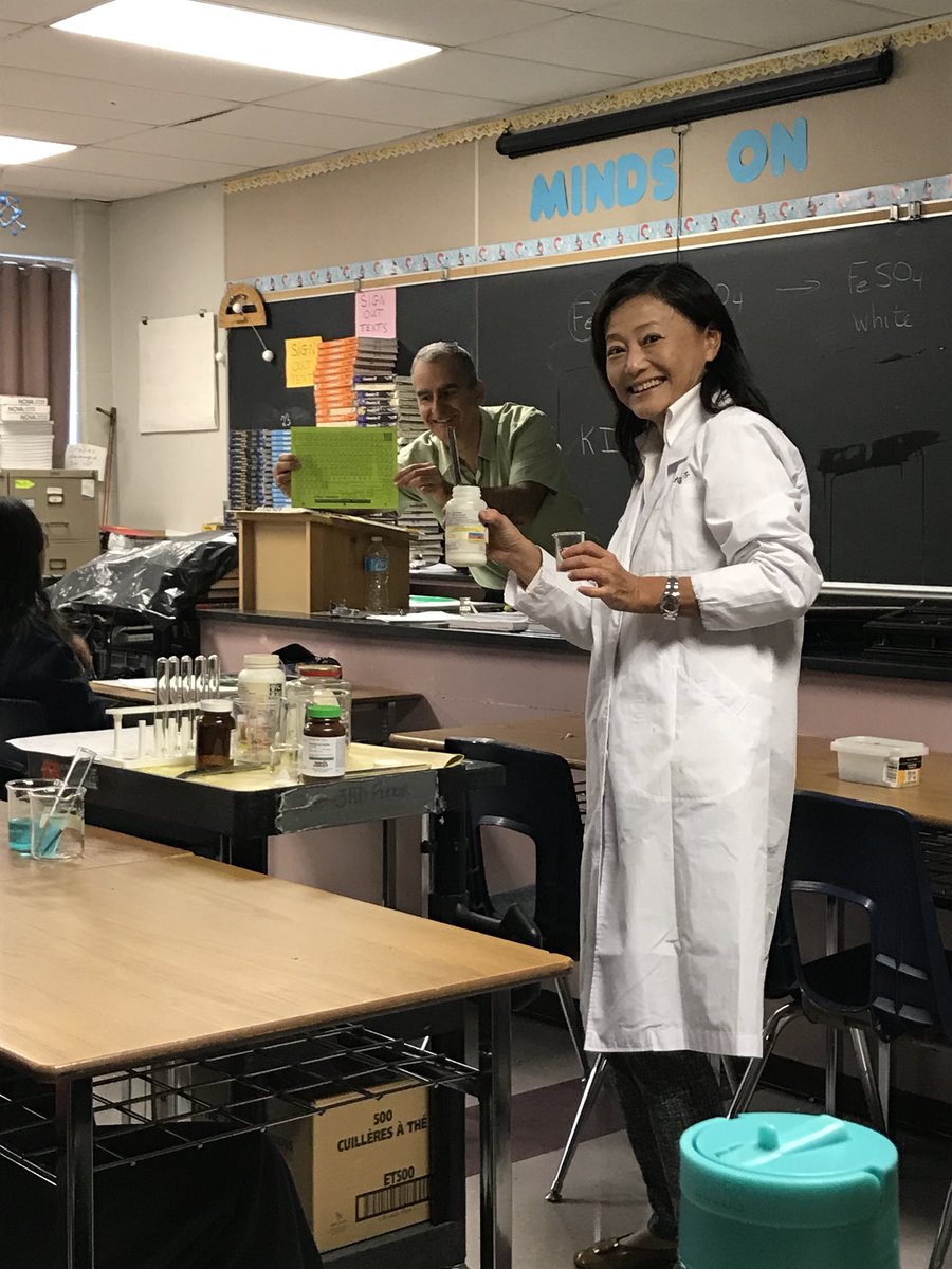 SilScience1's tweet photo. Ms. Koyoto- our visiting Japanese teacher, getting her chemistry on!! 👩🏻‍🔬 #chemicalreactions https://t.co/TtRvkYtOGi