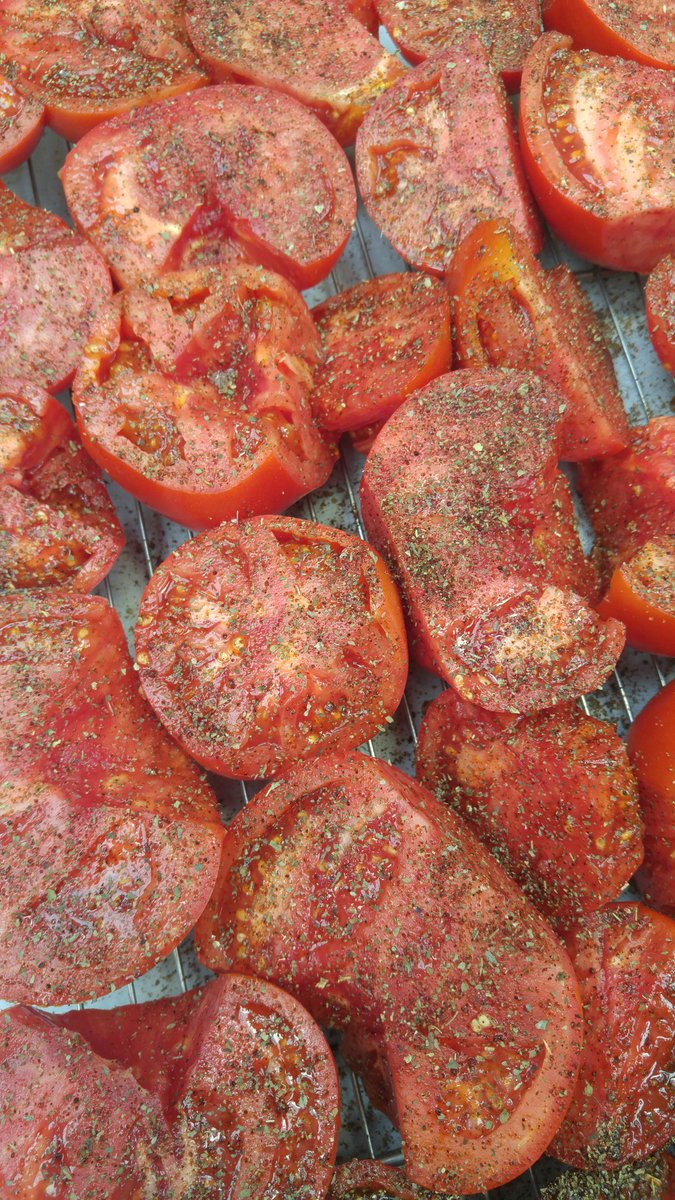 Making a roasted field tomato and dill soup today. New Dundee market veg #fromscratch