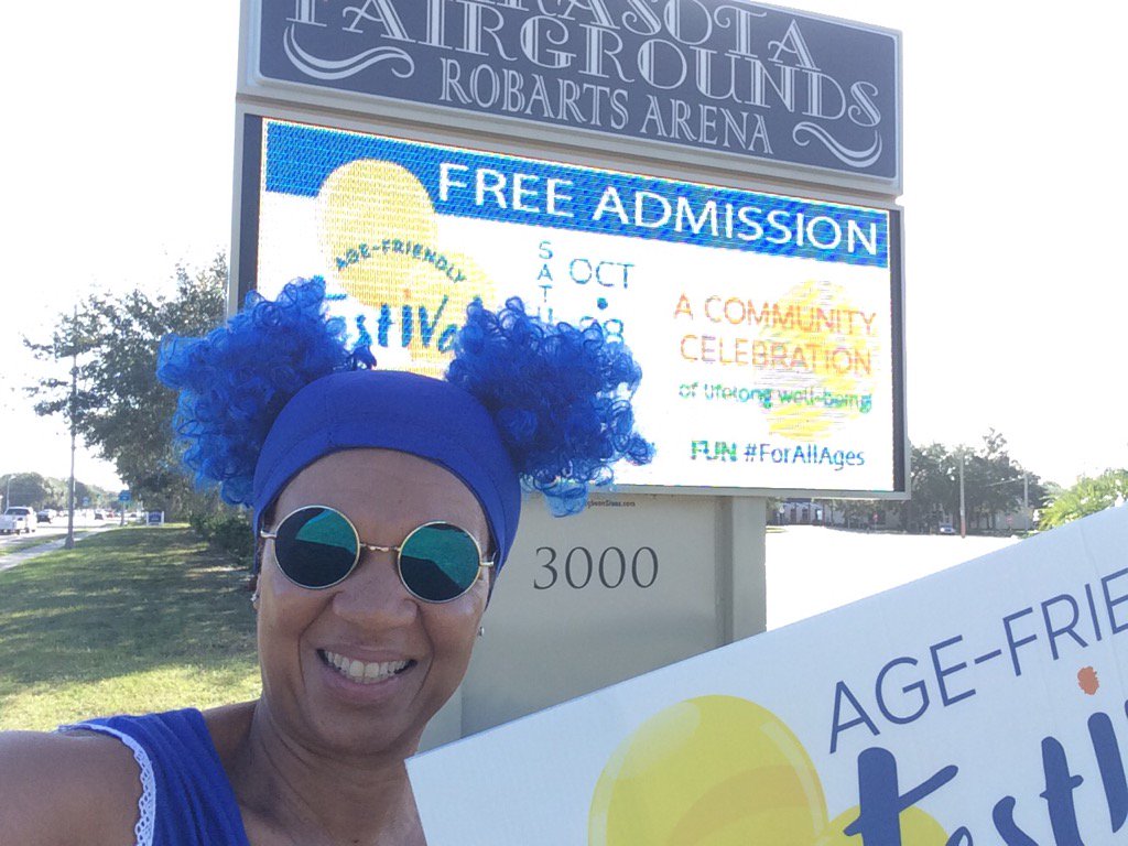 Kellikaren1's tweet photo. Girl was spotted on Fruitville Rd @ Srq Fairgrounds. Sign waving @AgeFriendlySRQ Festival 10/28 Free Admission 🎈🎈🎈 https://t.co/4PexXYweDA
