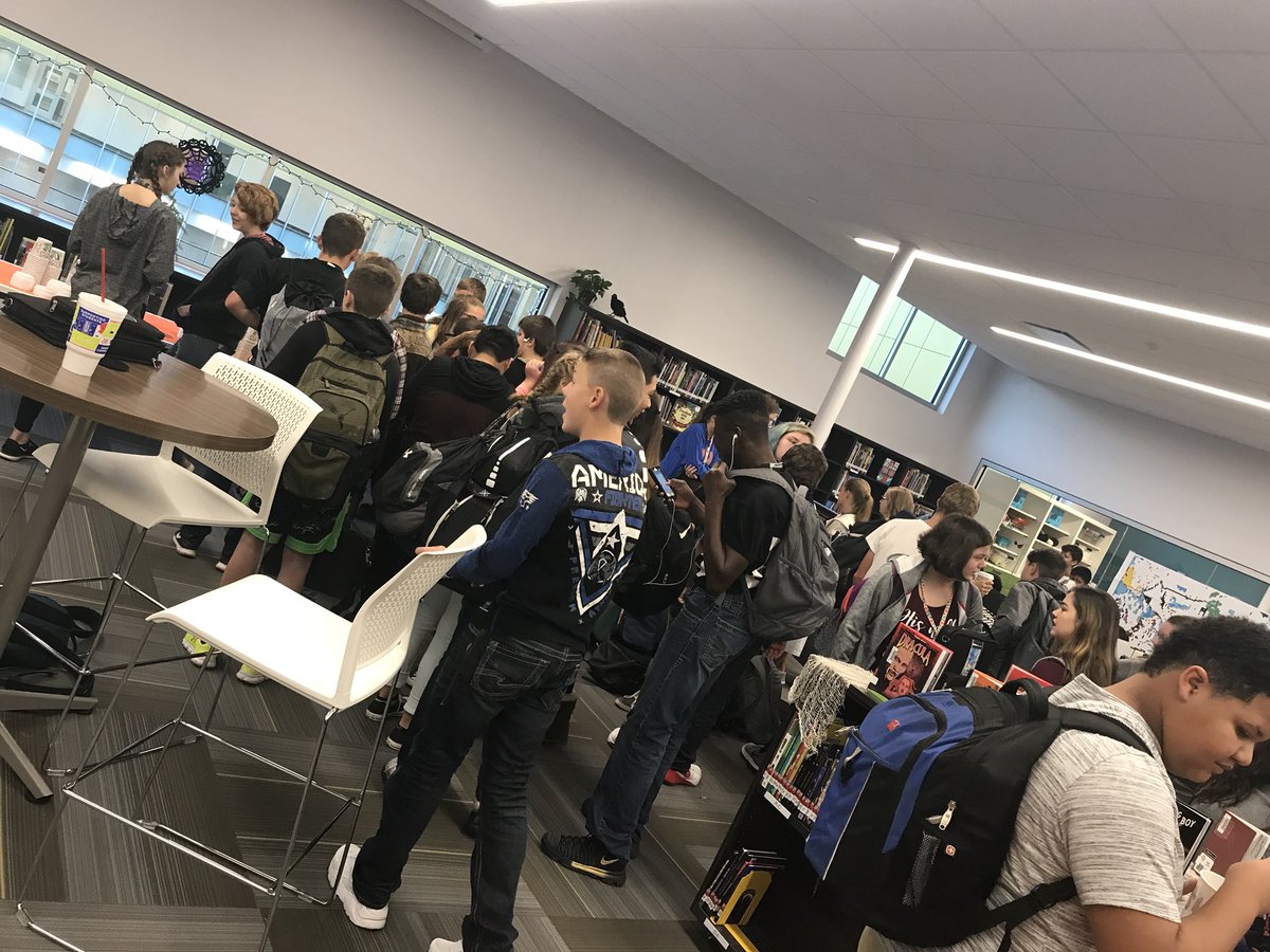 jyhawkfan45's tweet image. @NJHLibraryLC - a packed house this morning! Had a blast helping  @Librarystar w/ #ThirstyThursday Can’t wait for the next! #neoshowildcats
