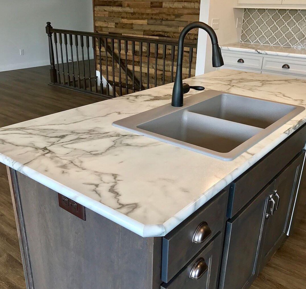 FormicaMexico's tweet photo. Crea una combinación perfecta con nuestro modelo Calacatta Marble https://t.co/vy1MerIe9T