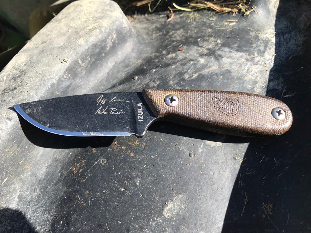 Knifetime_Story's tweet photo. Caught this #izula catching some rays on my tractor tire.It has a handle I made from a #HEST knife. Signed blade too. https://t.co/m54T1tJGwv