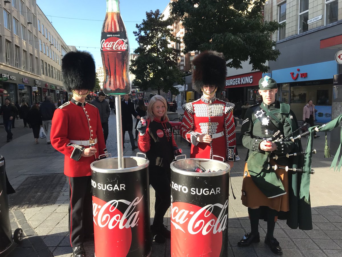 <a href="/irish_guards/">Irish Guards</a> having a @CokeZeroSugar break. <a href="/ArmyInLondon/">The Army in London</a> <a href="/BritishArmy/">British Army 🇬🇧</a> <a href="/LivEchonews/">Liverpool Echo</a>