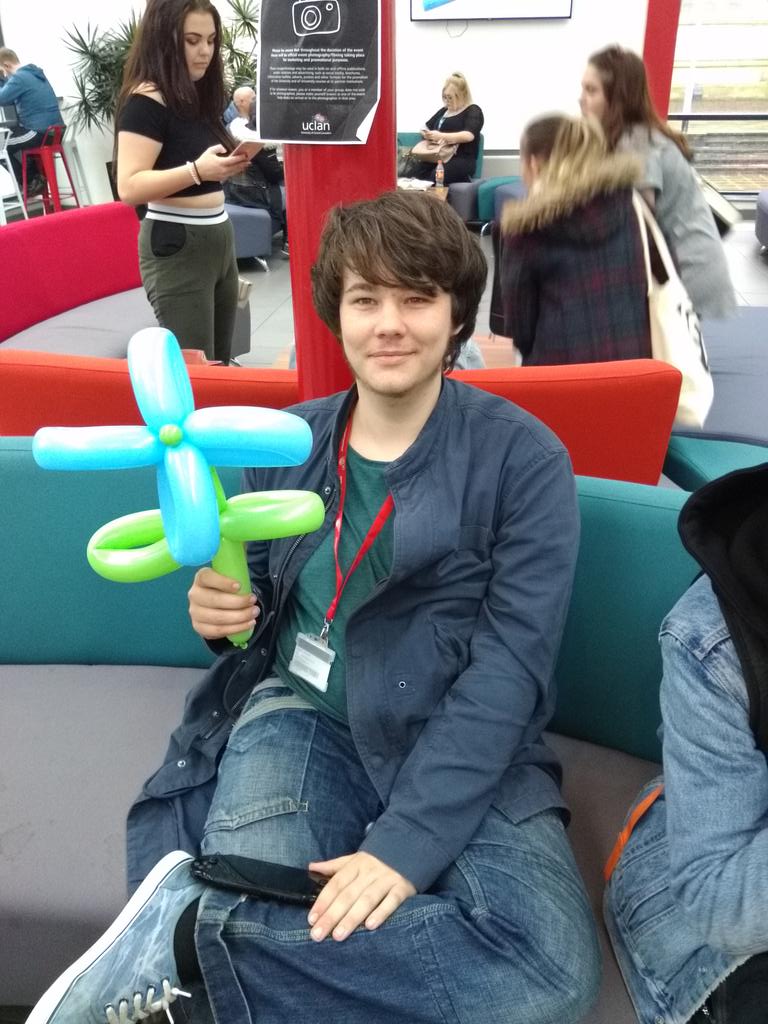 The_E1_Project's tweet photo. Spreading smiles one balloon at a time! #uclan4wc #UCLanAOK #uclan https://t.co/BU3RPF16mG