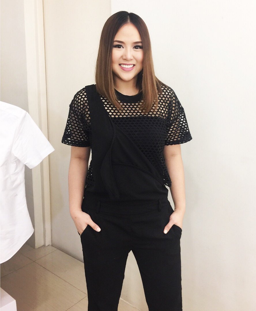 aidelacruz's tweet photo. #MYXMoves 2017 Grand Finals is now airing! Tune in to @MYXphilippines! :)
Styled by @GianniBandiola ❤️
https://t.co/kuohXHmHOM https://t.co/f0cugkY7IC