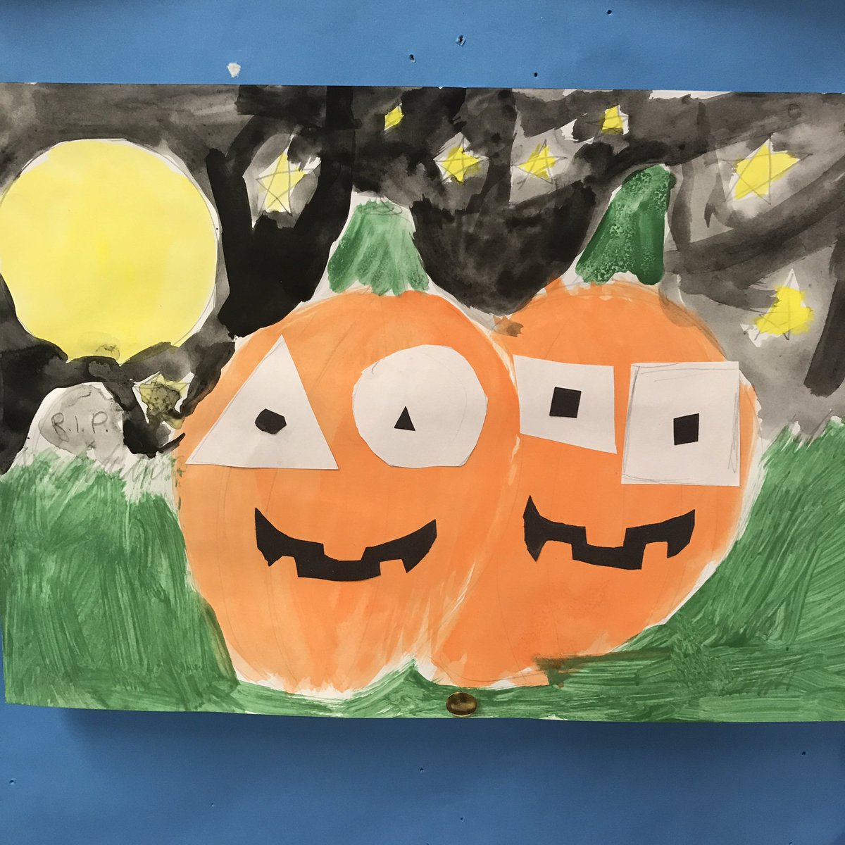 eskerpaula's tweet photo. Getting spooky in 5th Class.... #art #Halloween #pumpkins #expressions https://t.co/okVjXbUkMQ