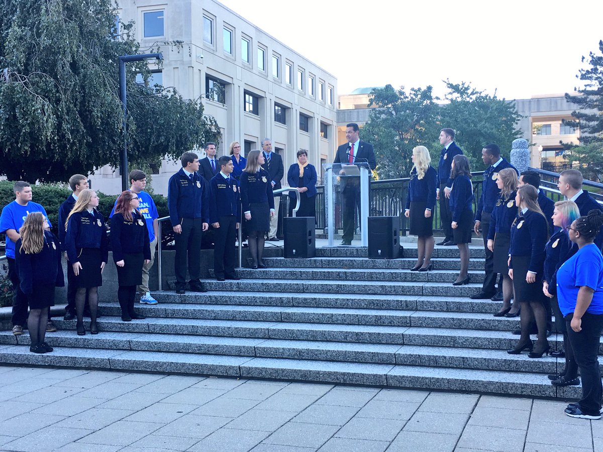 NationalFFA's tweet image. Live Now: 90th National FFA Convention &amp;amp; Expo kick off event in Indianapolis

Watch: facebook.com/nationalffa/vi…