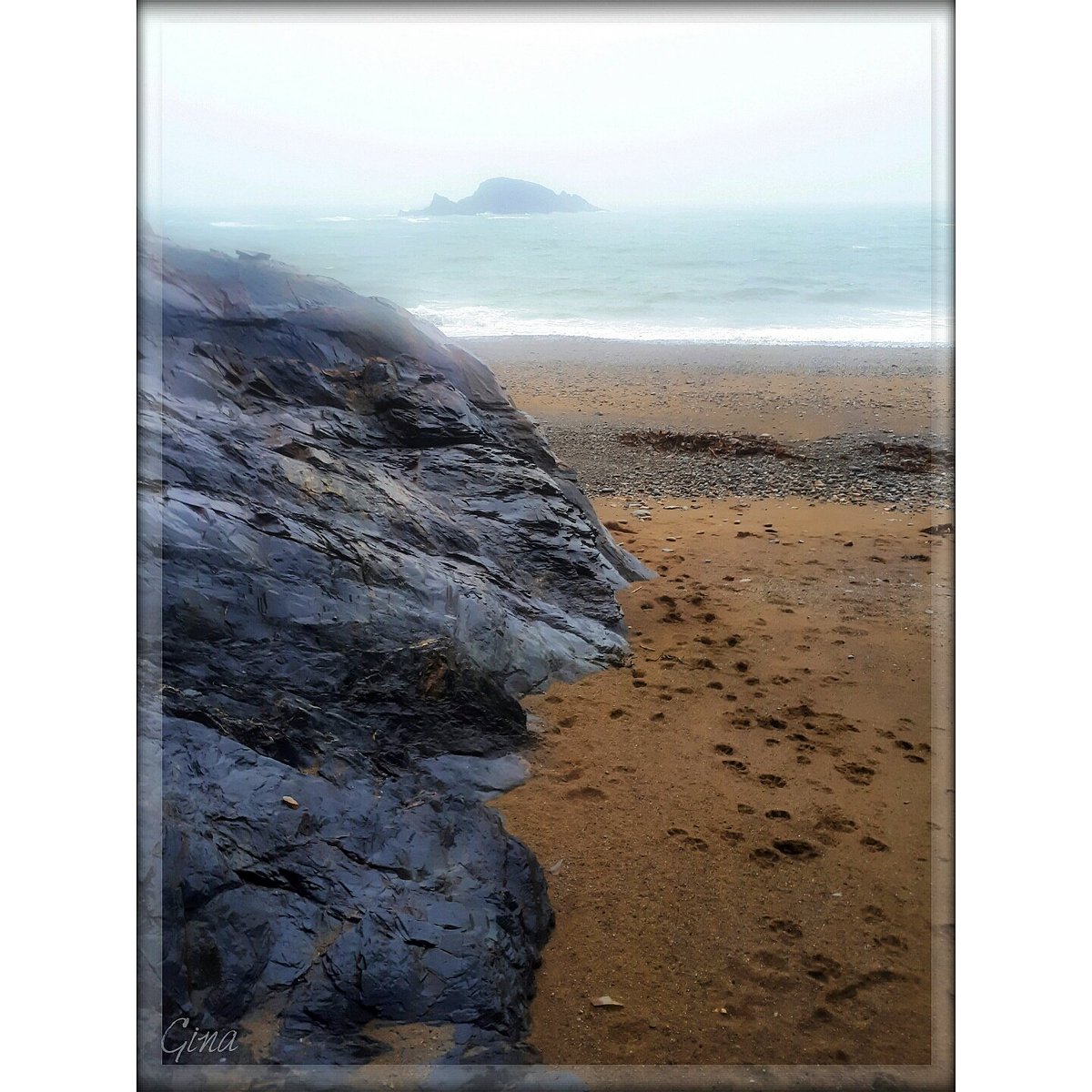 GnaMurphy's tweet photo. Hazy morning at kilfarassy beach 💙🐚💙
#ireland #waterford #photography #beach #Autumn #nature #photographylover  #ThePhotoHour #seascape https://t.co/B1cR7eYW5F