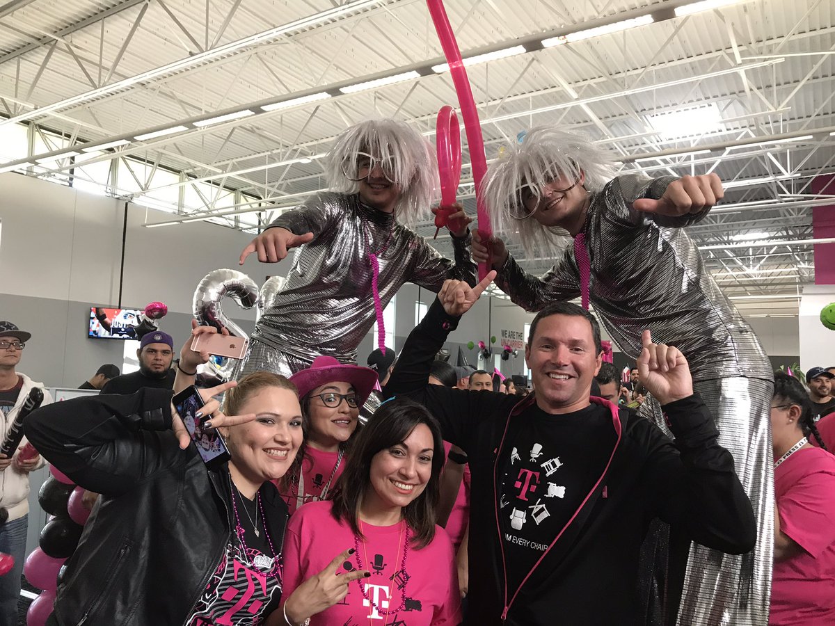 Orion9874's tweet photo. Welcome @CallieField & @jgebing #MissionTEXperts #MyUncarrierLife ๐๐ป#BeMagenta #BeYou https://t.co/WGFmK3XuEL