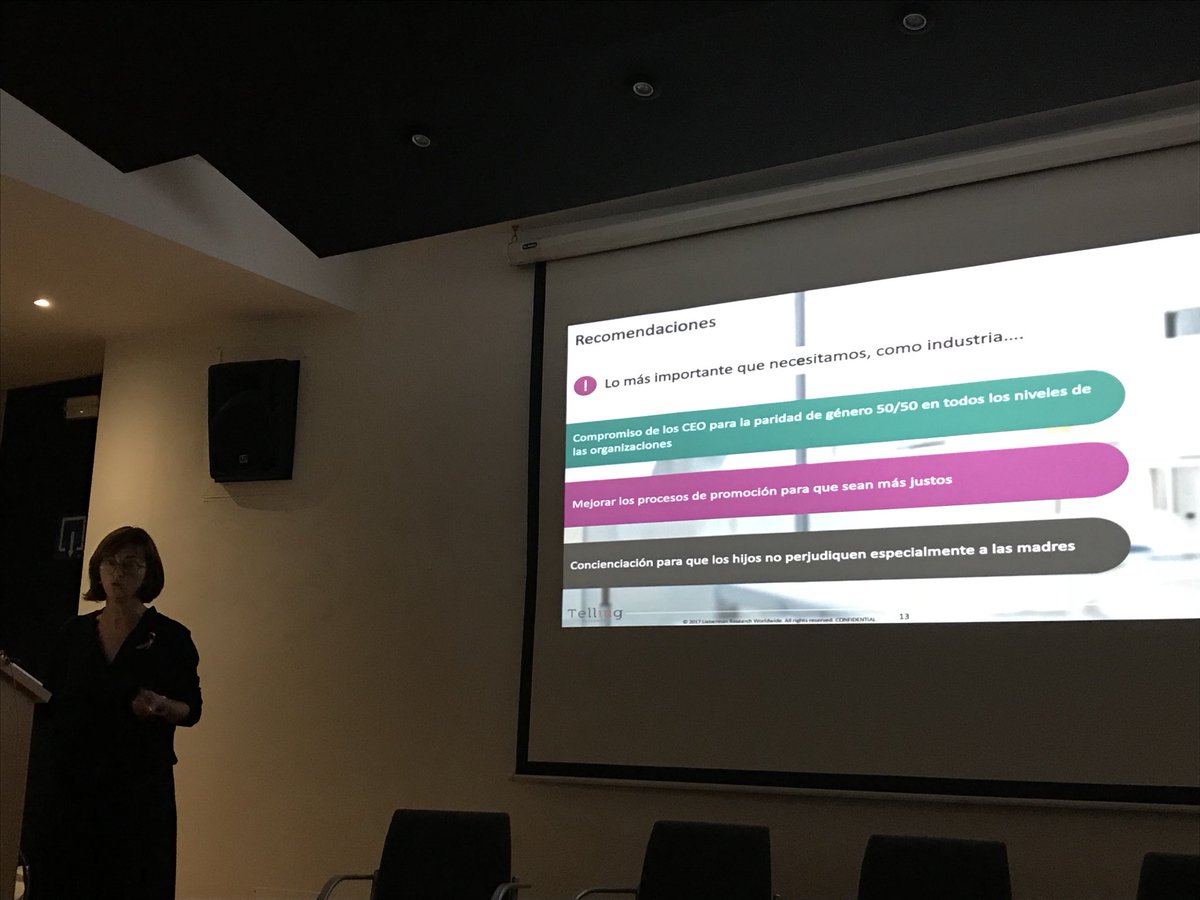 Conclusión: existe una clara brecha salarial y un techo de cristal para más mujeres.  #womeninresearch