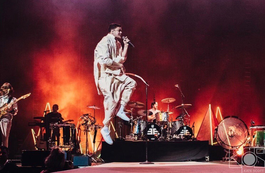 Imaginedragons's tweet photo. Evolve World Tour
Night 14 - Chicago https://t.co/v2YGIgmmXL
