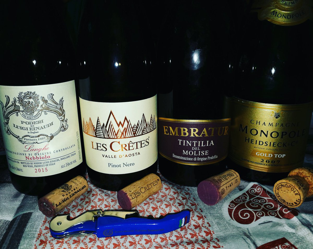 mirkoa77's tweet photo. Serate tra amici. 
#sommelier #wine #winelover #winetasting #winelife #food #foodporn #friends #nebbiolo #pinotnero #tintilia #champagne https://t.co/zeumlnr66d