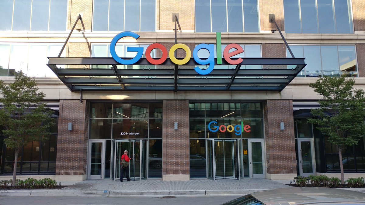 BellTechCo's tweet photo. Learning all things Google for technology coordinators at the Chicago mothership. @ChiPubSchools #CPSTechcoDay https://t.co/ML7FPMpmM8