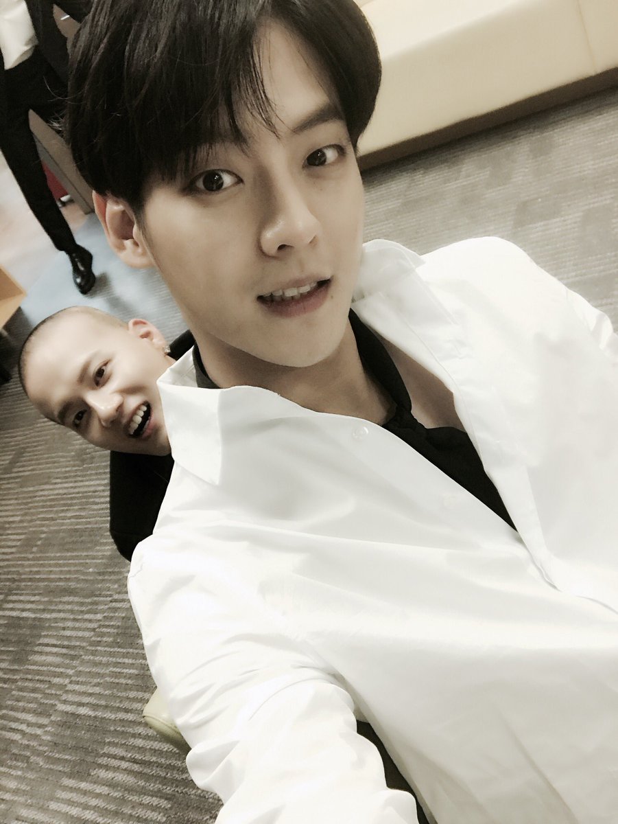btob2mh's tweet photo. 진심을 담아 오고멜💙오사멜💙
내일도 만나요 우리 멜로디💙

p.s 뉴이스트 친구들이 어떤 심경이었을지 너무 이해가 가서 소름이 쫙..이제부터 시작이니 함께 파이팅🙏 너무 축하해!!
p.s2 우리 멜로디도 같은 기분이었겠지😭멜로디가 더 생각나는 밤🌙 https://t.co/ptmjZ2BkQ6