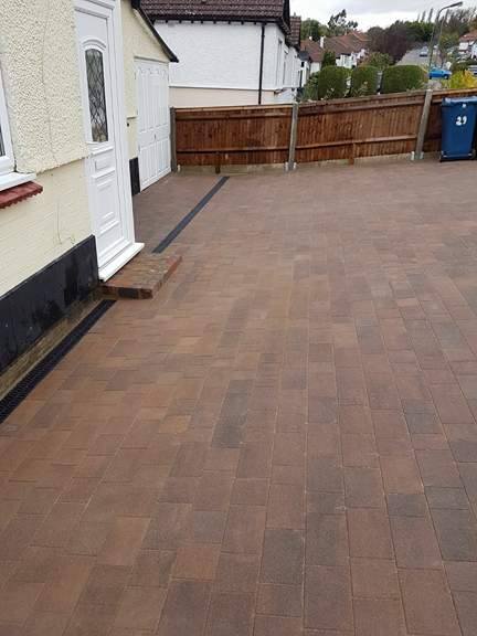 BarleystoneP's tweet photo. **NEW** The Glenbridge Range
This UK drive was recently laid using our new Glenbridge Paving range in
colour Hazel. https://t.co/2jzKW385Ej