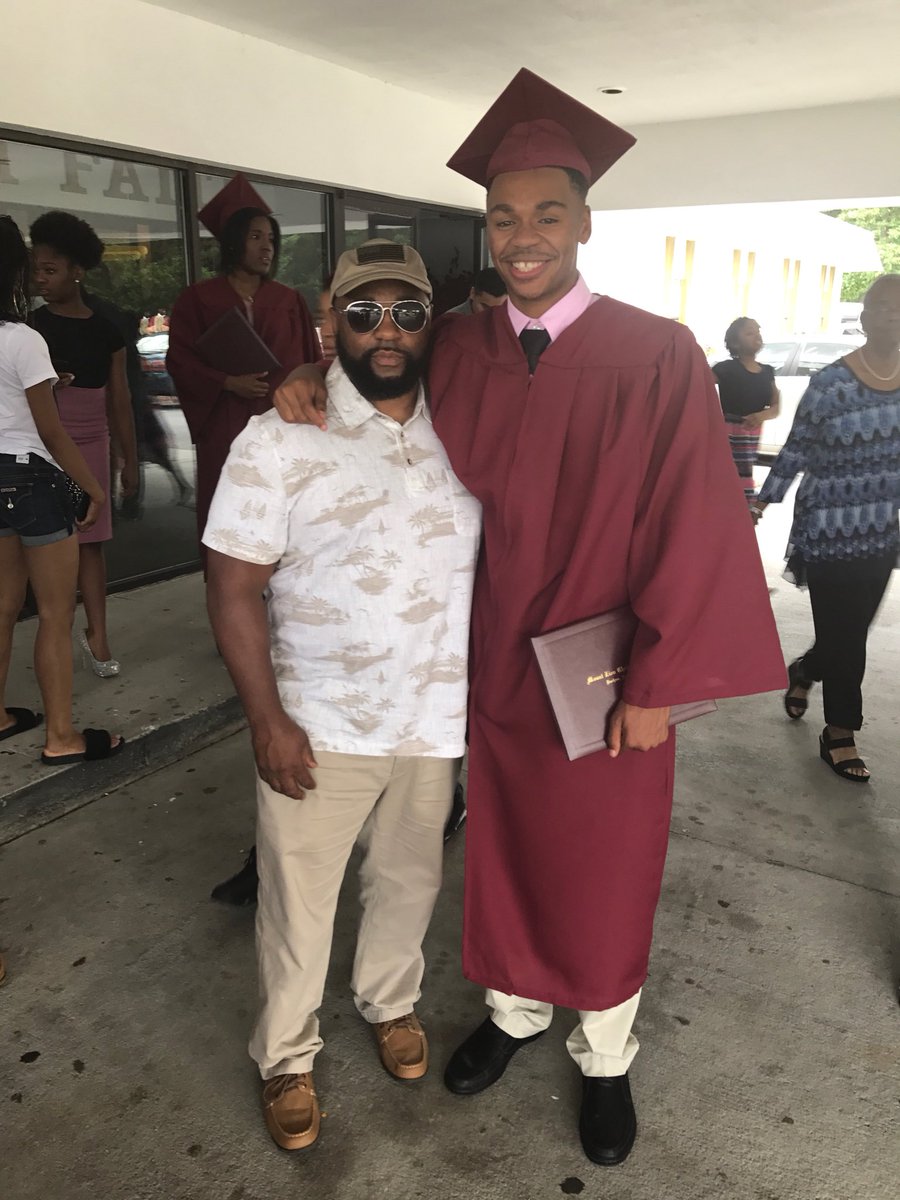 tsmith2213's tweet image. Pops vision; the bottoms crowded, the top isn't
We talk guap missions, cops prison
he help me see it clearly, he’s my life optician