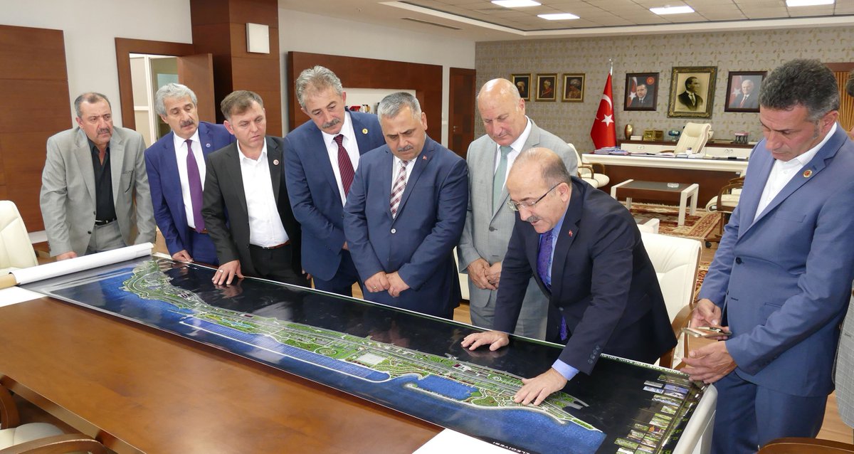 ofgumrukcuoglu's tweet photo. Muhtarlarımız en yakın mesai arkadaşlarımızdır.Muhtarlar günü kutlu olsun...
https://t.co/TVwMlwEXxS https://t.co/fdduoWhJWW