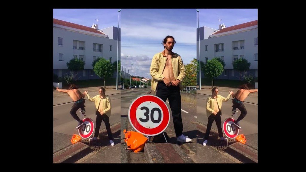 noiddnews's tweet photo. Lomepal balance un nouveau clip de lourdingue ! 
Calé derrière le mic ou plaqué sur sa board, le gars a du talent … https://t.co/yd8pnvRFKU https://t.co/oKT8DlaaMR
