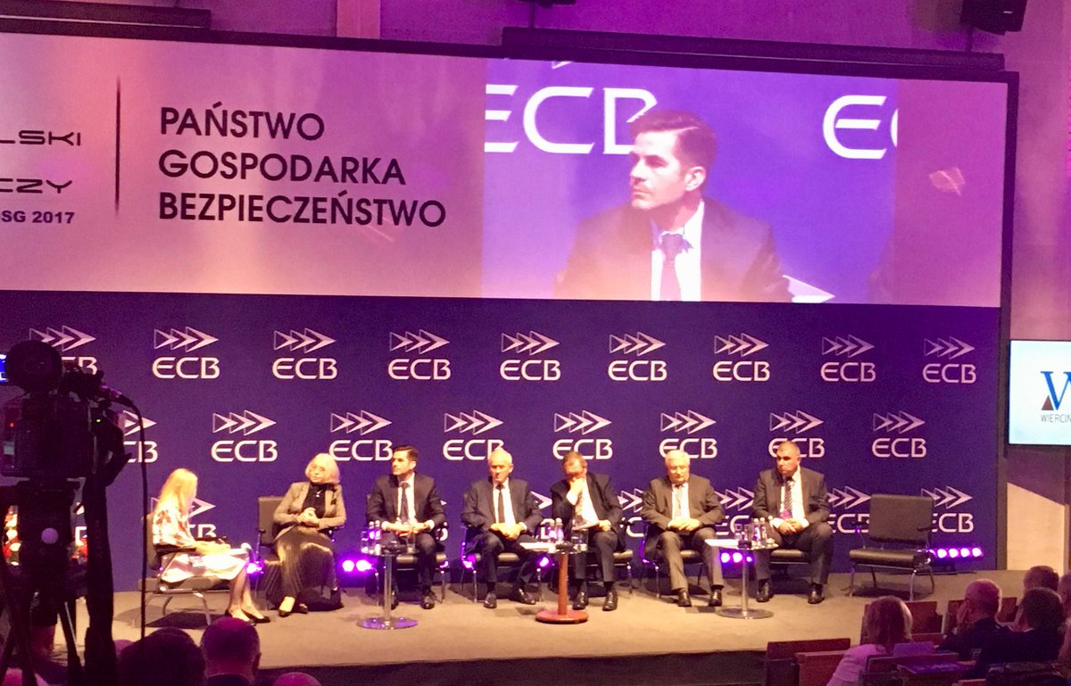 PiotrDrobek's tweet photo. Wdrożenie #RODO w samorządach wymaga wsparcia ich liderów - mówiłem dziś na sesji plenarnej #OSG2017 w Siedlcach https://t.co/OOUECFc3kw