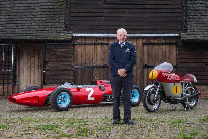 mvagustistagram's tweet photo. The master of the Italian job. #MVAgustaHeritage #MVAgusta #500GP #RepartoCorse #ForzaMVAgusta #Ferrari158 #ScuderiaFerrari #JohnSurtees https://t.co/zeqaJRjKKK