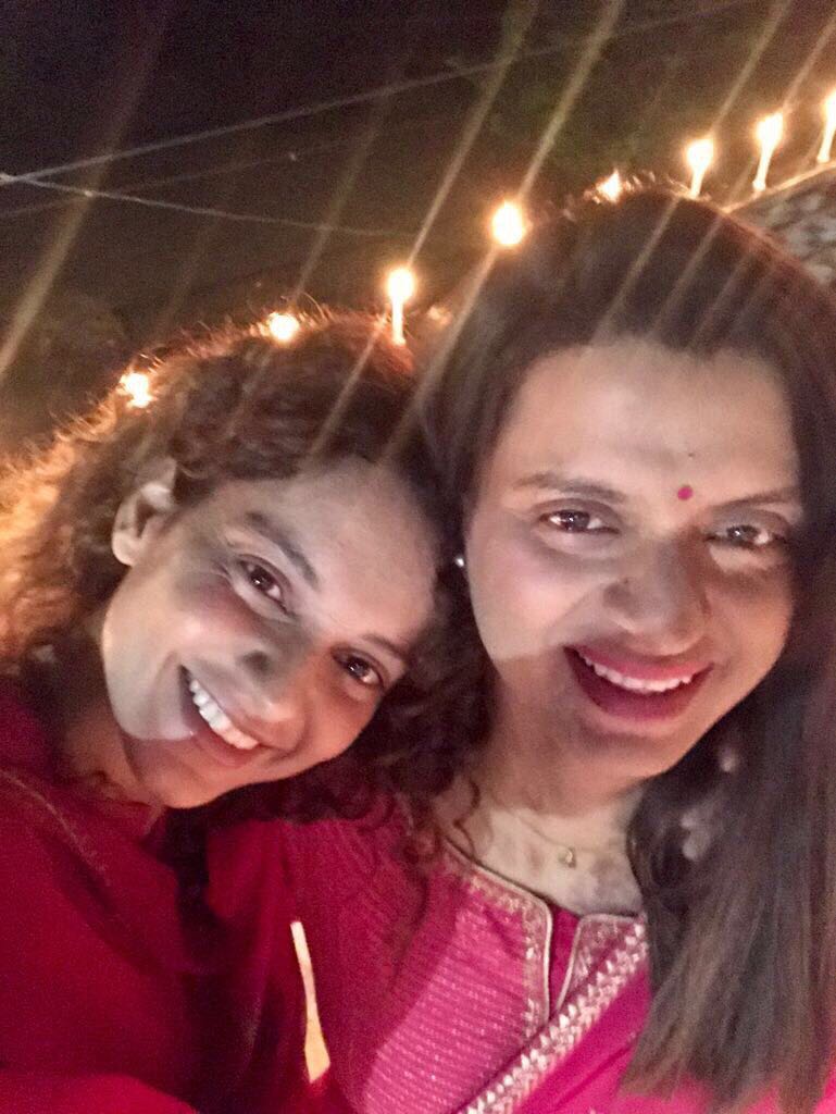 BeingAvdhesh's tweet image. #Pics : Kangana&apos;s #Diwali  celebration with family #HappyDiwali