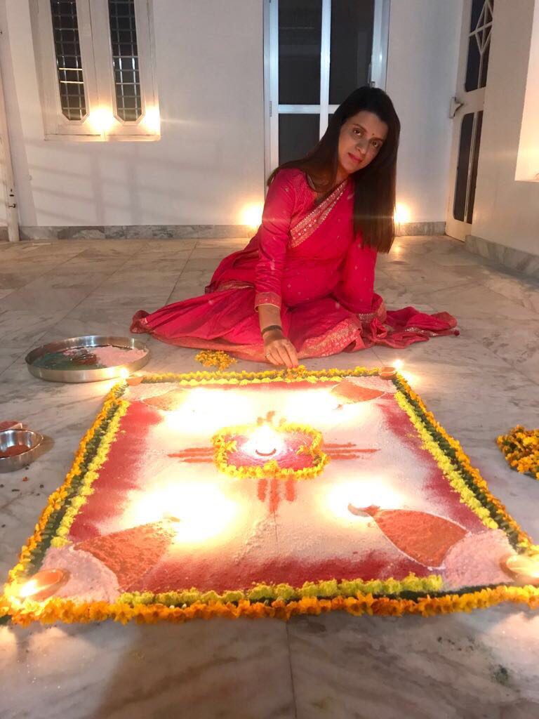 BeingAvdhesh's tweet image. #Pics : Kangana&apos;s #Diwali  celebration with family #HappyDiwali
