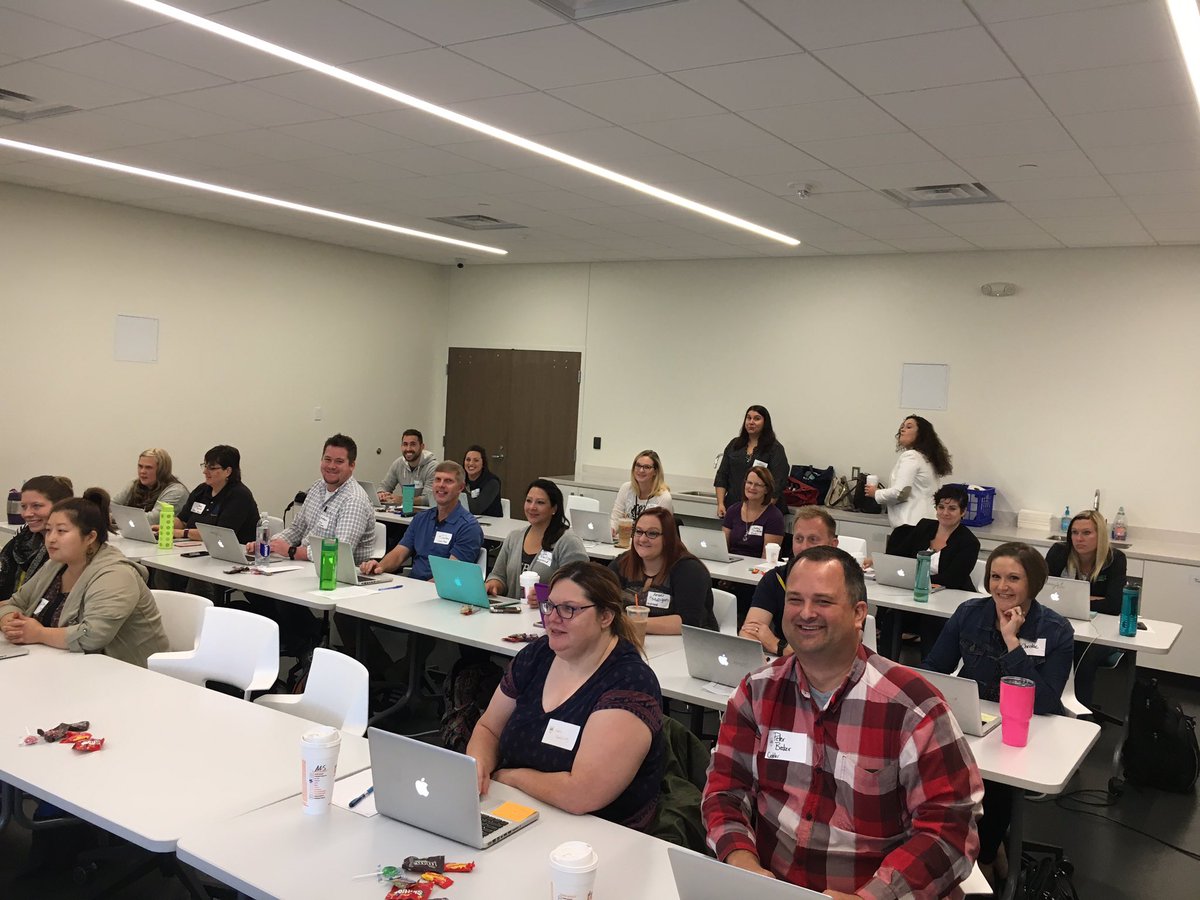 eileenheller's tweet photo. Showing #opsmie how they can grow and share in @MicrosoftTeams #opsproud @OPSCleaver @OPStechtrainers #teacherleaders https://t.co/1TzjDIcx6w