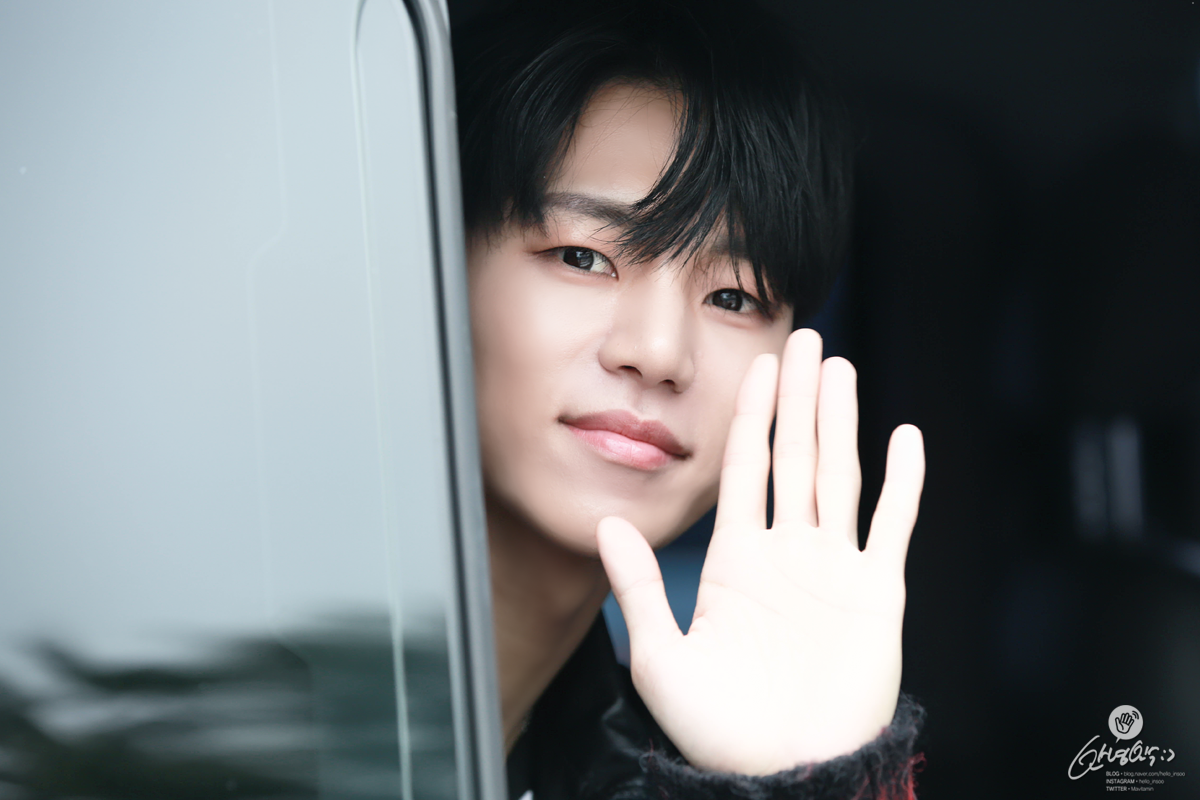 MaVitamin's tweet photo. ✔171018 ‘2018 SS Hiseoul Fashion Show_TERIAT’

@k10208888 안녕~이라고 말하지마~나는 너를 보고 있잖��😭

#마이네임 #MYNAME #insoo #마이네임인수 #인수 #강인수 #테리엇 #TERIAT https://t.co/U5suR1DhPK