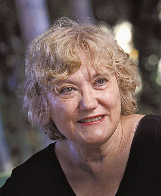 bromera's tweet photo. Isabel-Clara Simó és de les autores més rellevants de la nostra literatura. Seguim, poc a poc, caminant cap a la igualtat #DiadelEscriptora https://t.co/rGwQa5TWRj
