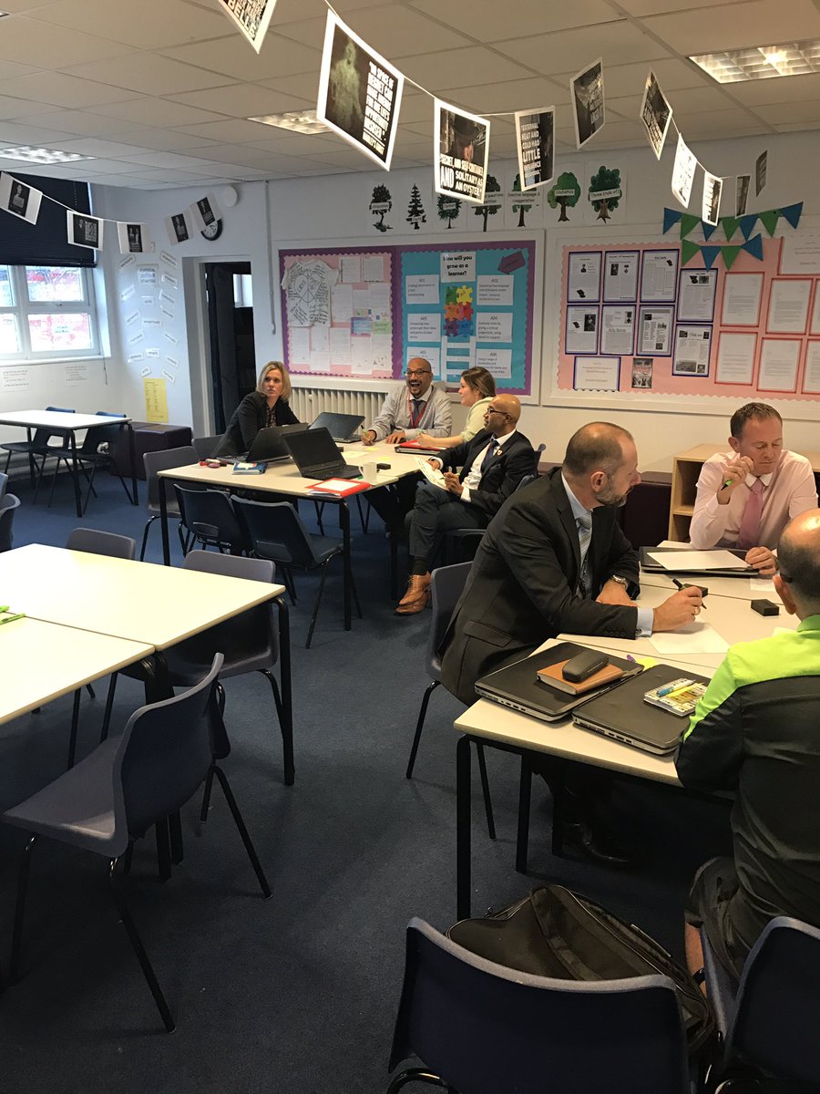 MissFallon_SG's tweet photo. How do we engage our pupils though effective questions? #removingbarriers https://t.co/5nMpEaTRt3