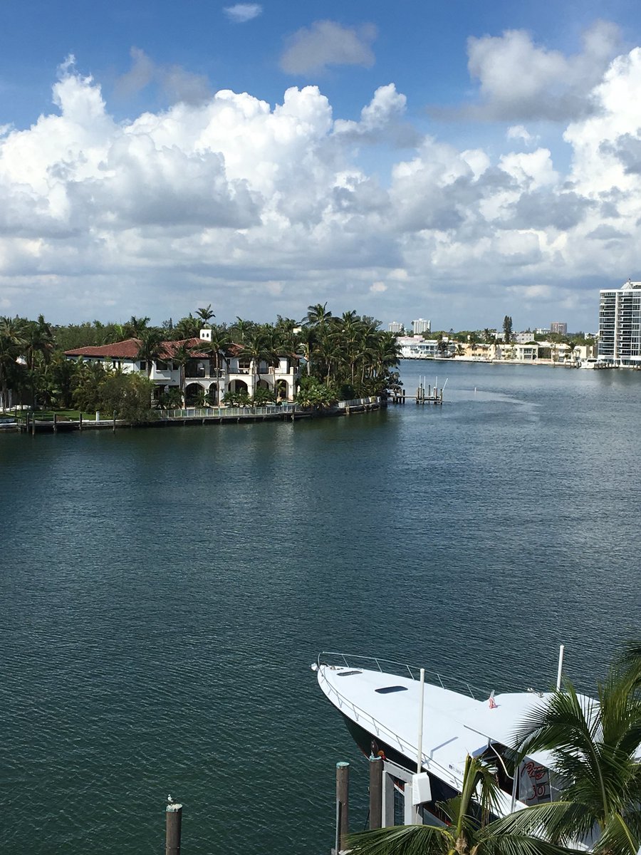 ConstecRealtyEs's tweet photo. Impecable apartamento con vista espectacular. Mostrando nuestra propiedad 6580 Indian Creek /408 #MiamiBeach. 
Beautiful condo with spectacular view. #ConstecRealty #WaterFront #luxuryRealEstate #MiamiBeachCondos https://t.co/mnM1giOmg8