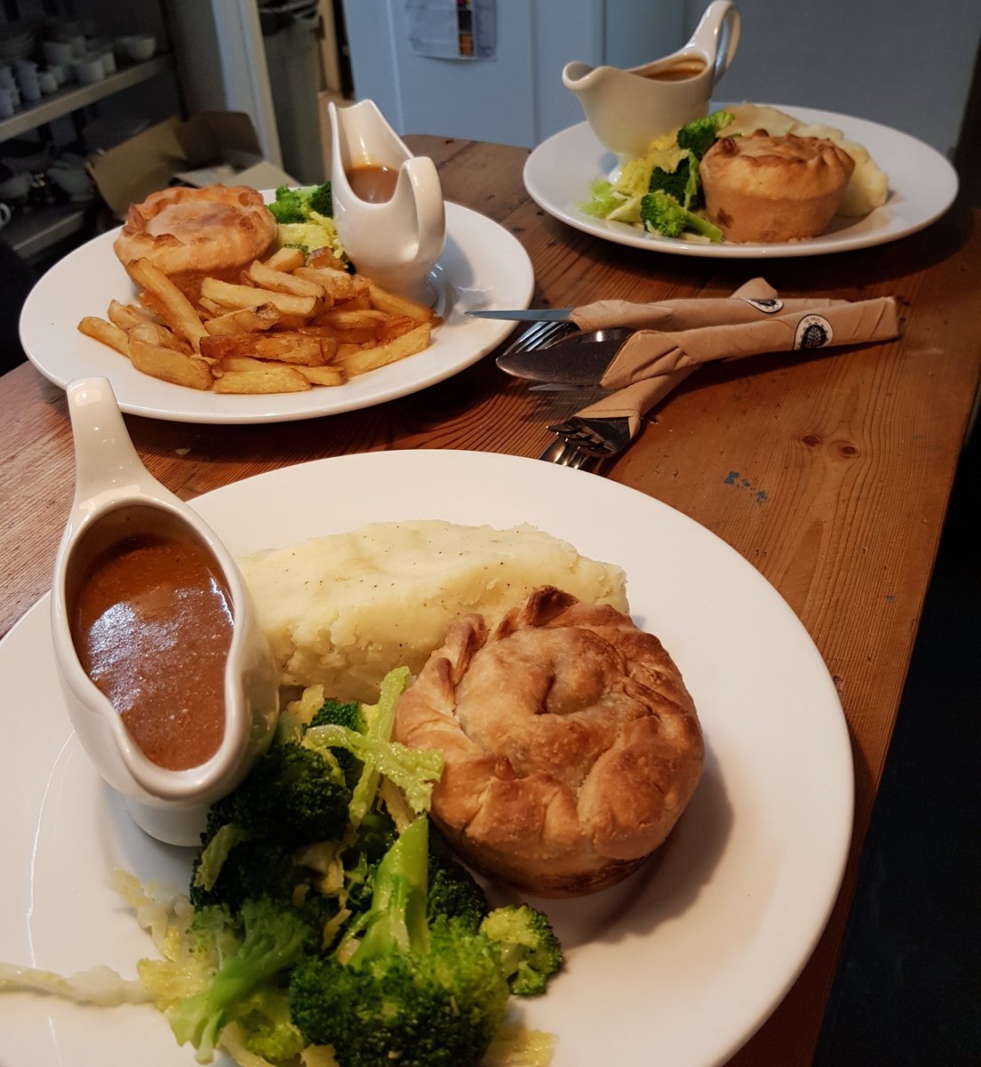 angelmbrewery's tweet photo. It's this sort of weather that makes you go hmmmm.
#thingsthatmakeyougohmmm
#properfood
#raincandoone
#Nottingham
#angel
#microbrewery https://t.co/uvtkmY3HgO