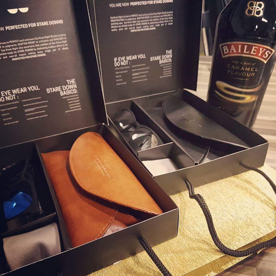 estoymarkangelo's tweet photo. Got my new Flash Silver and Ice Cold Bullies. Just in time for my upcoming travel. Bought two pairs because why not? Thank you @eyeknowrightshadies.ph @eyeknowrightshadies
#EKRTeamBully
#eyeknowright #eyewear #Sunglasses https://t.co/JSmFVexeKO