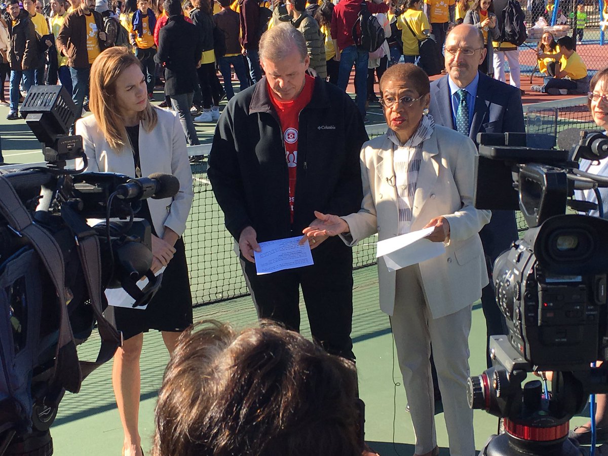 _Paddycakes's tweet photo. Sun is shining as crowds gather for #PHCDC. Rep @EleanorNorton joins us today to advocate for ALL #DC residents. Thank you @UWNCA! https://t.co/9PjrLk48m7
