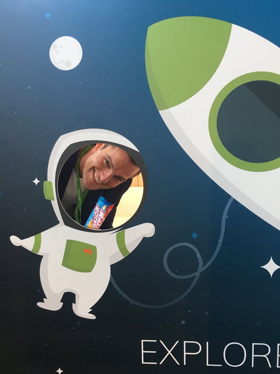 jonwuu's tweet photo. #flexmail let’s explore and get an ice cream 🍨 #DigitalFirst2017 https://t.co/MIdDjNuZmF