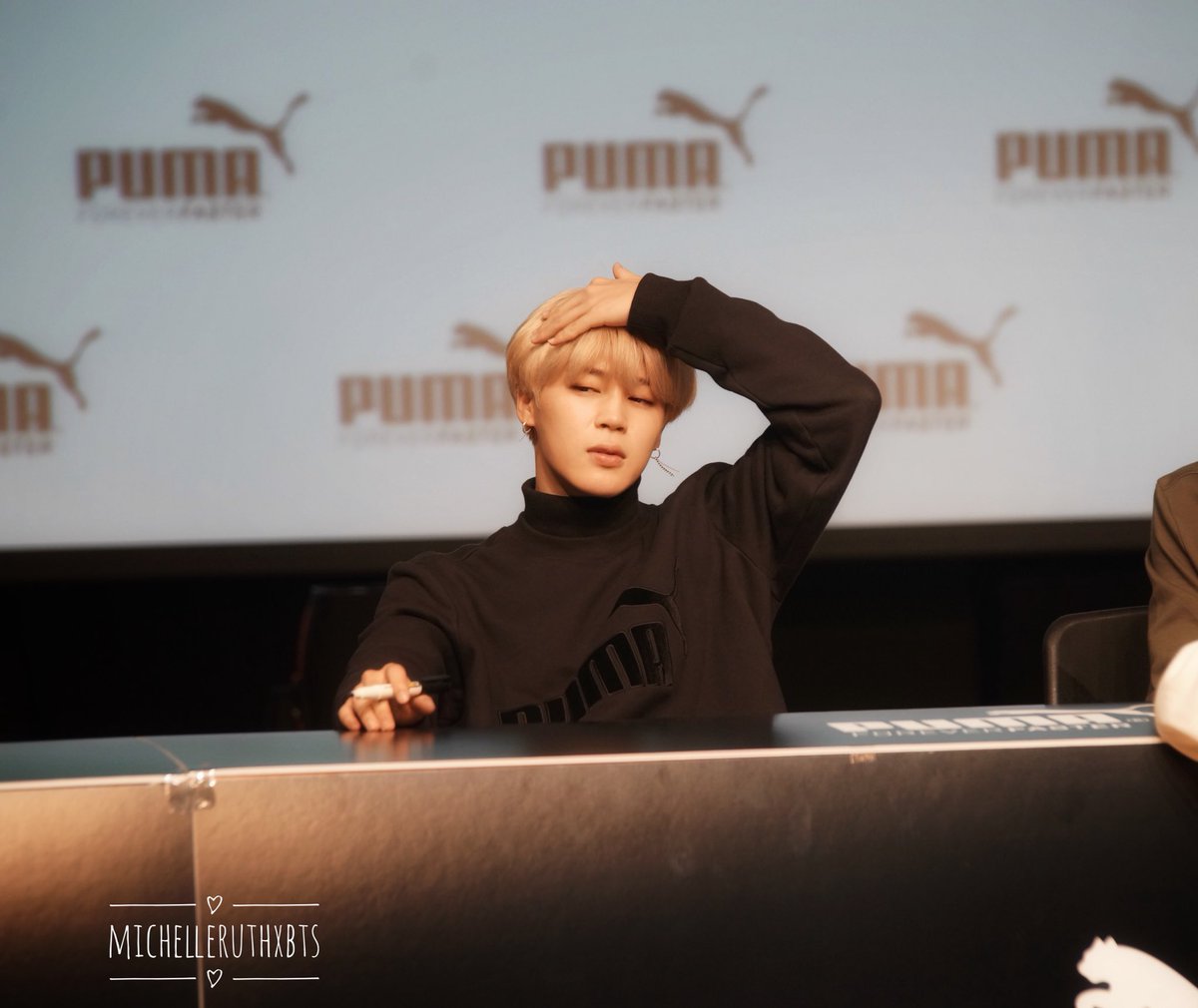 MeerausFarben39's tweet photo. 19102017 BTSXPUMA Jimin
·
·
#BTS #防彈少年團 #방탄소년단 #PUMAXBTS #박지민 #HKBTS #ARMYHK #ARMY #朴智旻 #Jimin https://t.co/fWtt8njmDG